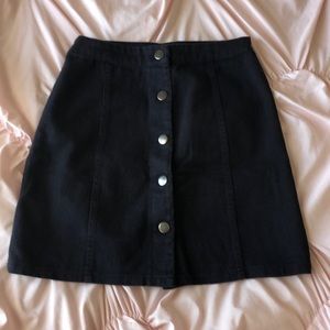 BLACK BUTTONED SKIRT